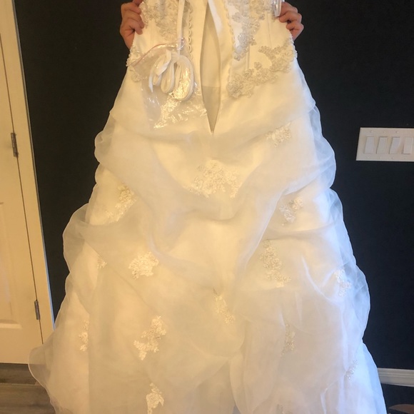 Size 10 Ivory Wedding Dress. New with Tags - Picture 4 of 8